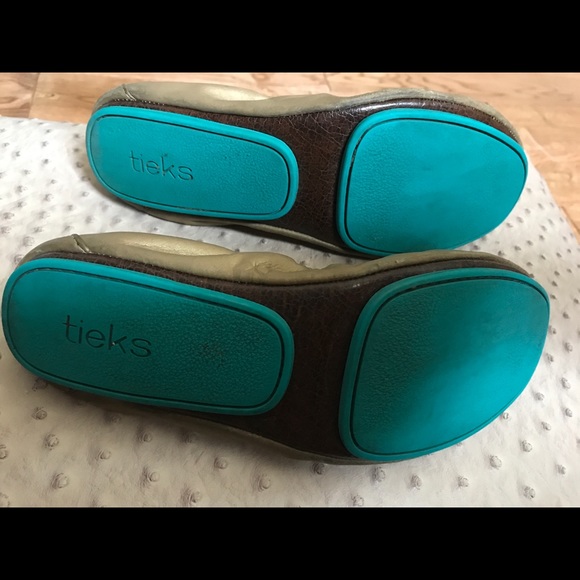 Metallic gold tieks size 6 - Picture 2 of 2